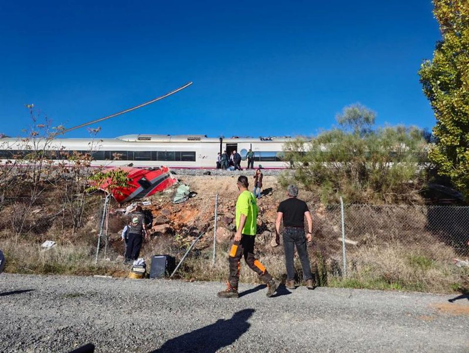 Operativo de rescate tras el choque de dos trenes de alta velocidad en Toledo, España