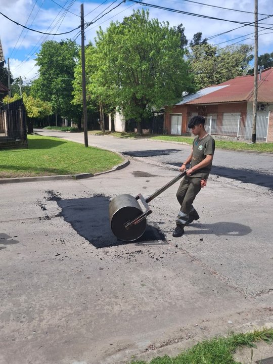 El Jagüel: continúan los trabajos de bacheo en calles y avenidas