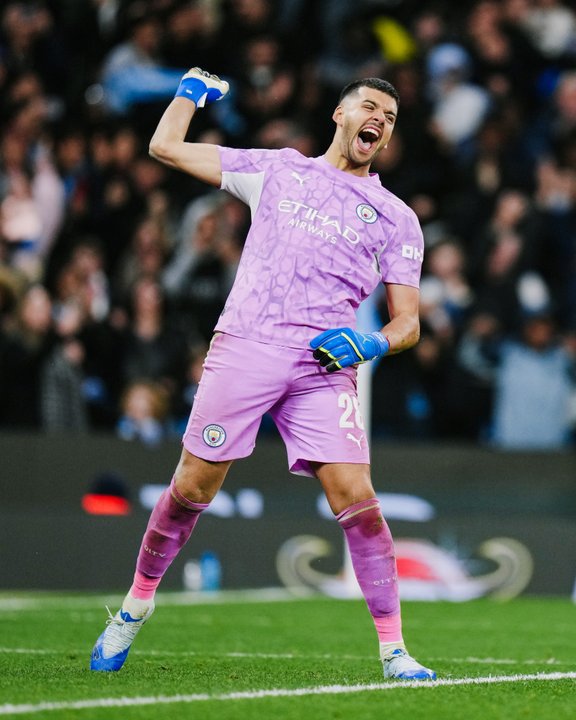 Rulli brilla en la clasificación del City y el Liverpool elimina al Chelsea en la Carabao Cup
