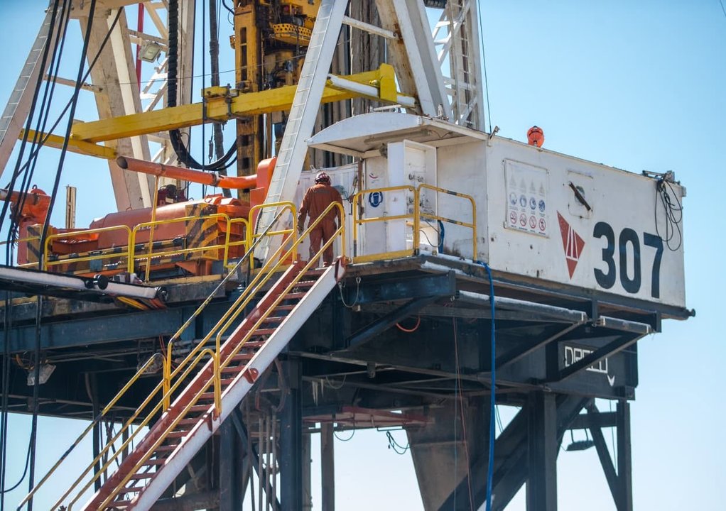 Publicaron un régimen excepcional de contribuciones para petroleros de Chubut y Santa Cruz