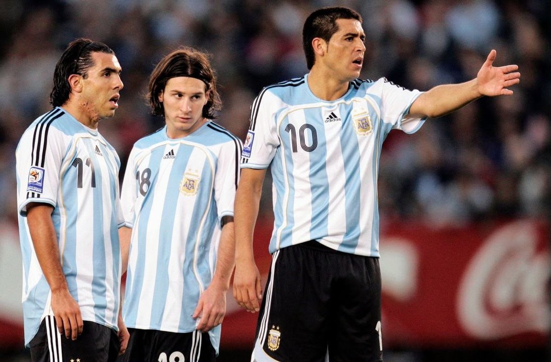 Carlos Tévez confirmó la presencia de Lionel Messi y Riquelme para su despedida
