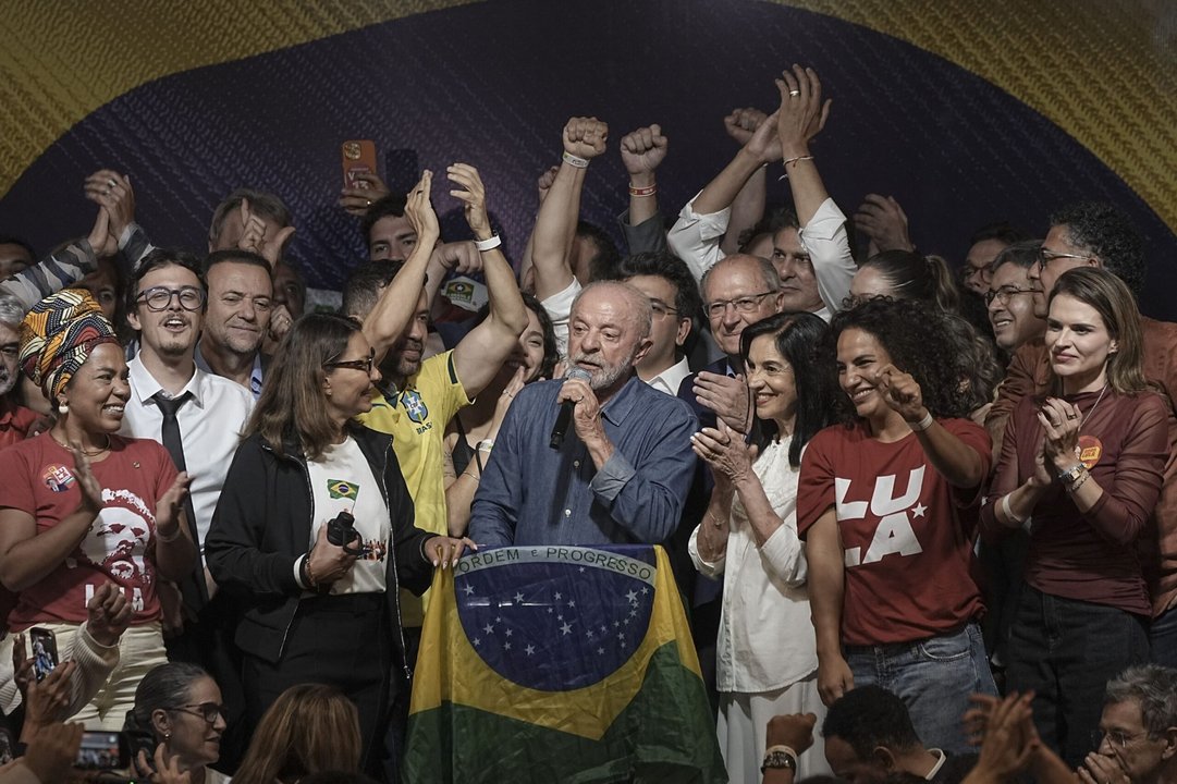 WhatsApp, actos y TV vertical: las claves de la remontada de Lula