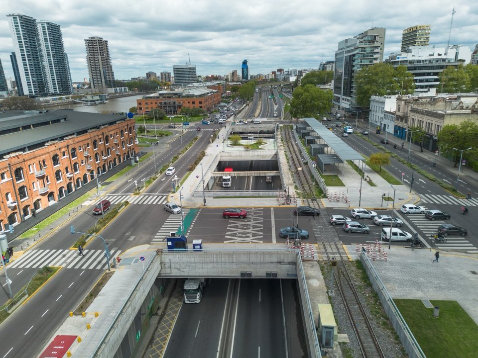 Los automovilistas podrán circular por el Paseo del Bajo de lunes a viernes por la noche